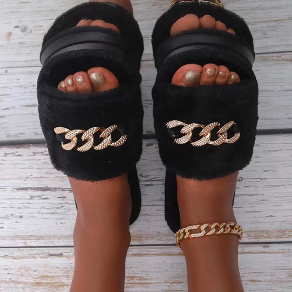 White Flat Fuzzy Slippers Sandals With Gold Chain Decor - Picture 5 of 5